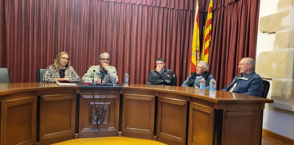 Reunión de Mayte Pérez con el alcalde de Mazaleón y representantes de los regantes en la zona
