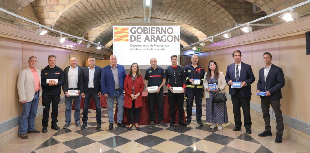 Acto de entrega de las acreditaciones a los bomberos de Aragón