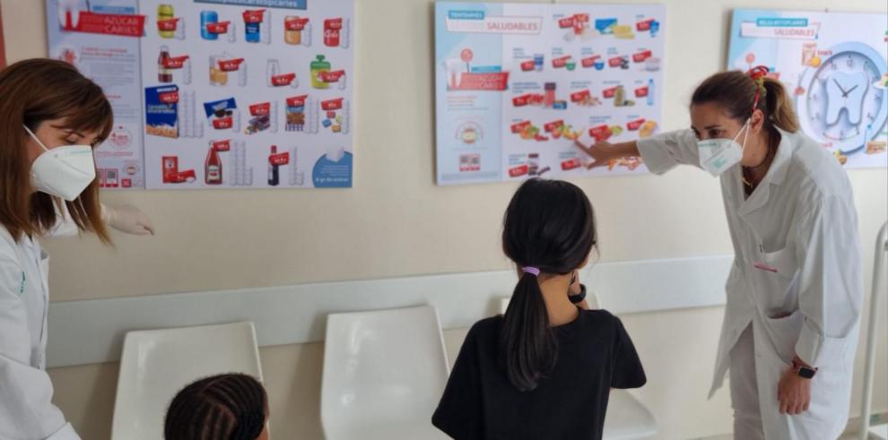 Profesionales explican a niños de las consultas de Pediatría los azúcares que se esconden en muchos alimentos