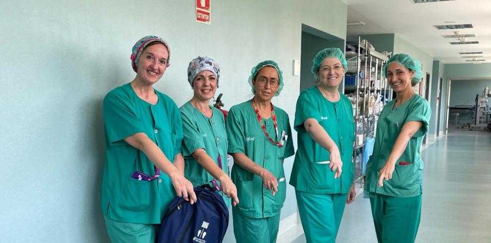 La dra. Duque, segunda a la derecha de la imagen, con compañeras del equipo de cirugía de incontinencia fecal