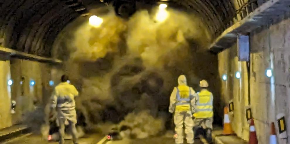 Imagen del simulacro con humo realizado hoy en el túnel de Bielsa.