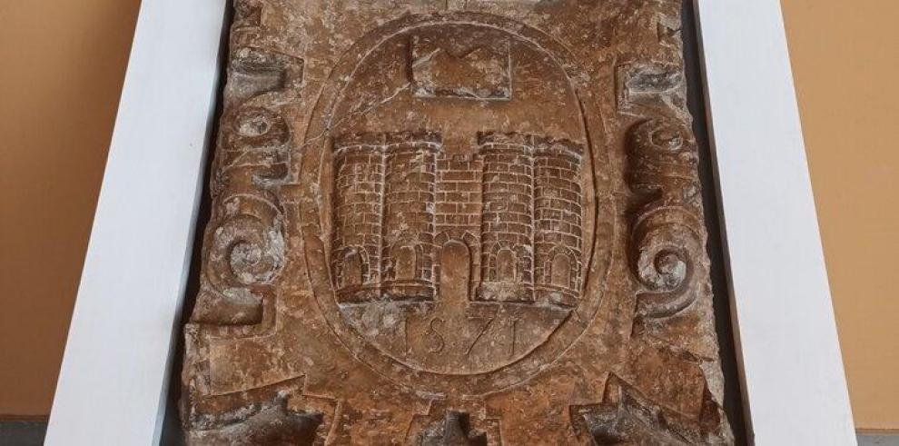 Este escudo fue símbolo de la ciudad de Huesca desde la Edad Media hasta el siglo XV.