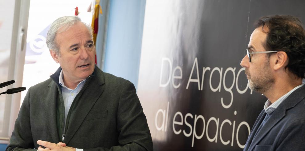 El presidente Azcón firma un convenio con PLD Space e inaugura la nave de pintura de aviones de IAC