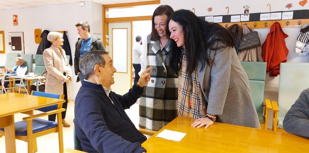 Susín ha visitado este lunes la residencia Sagrada Familia en Huesca junto a la alcaldesa Orduna