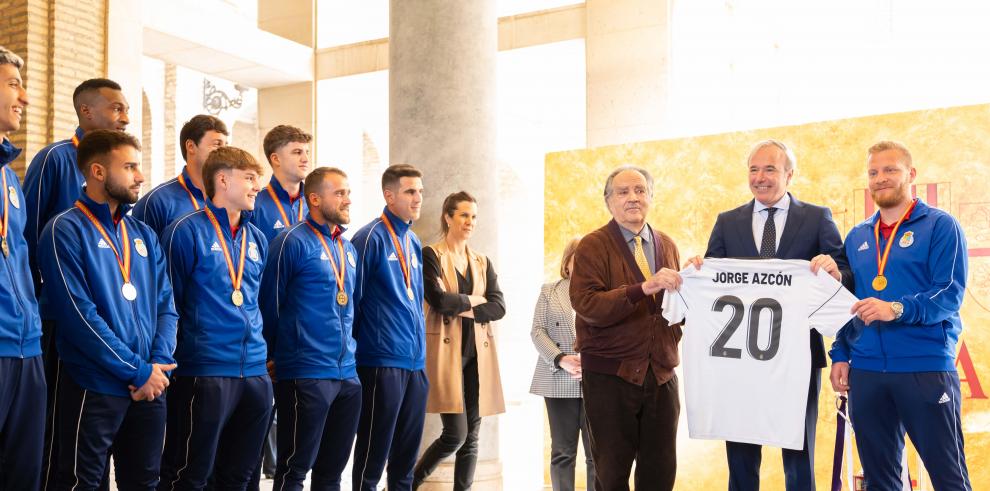 El presidente recibe a la selección aragonesa campeona de la Copa UEFA de las Regiones
