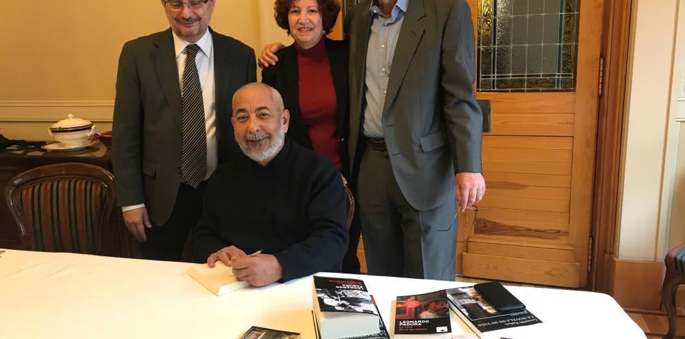 El presidente Javier Lambán se reúne con el escritor Leonardo Padura por el Festival Aragón Negro