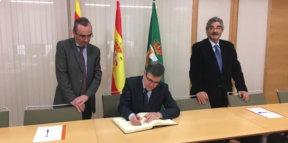 Guillén expone al alcalde de Fraga las bondades del futuro Fondo Aragonés de Financiación Municipal