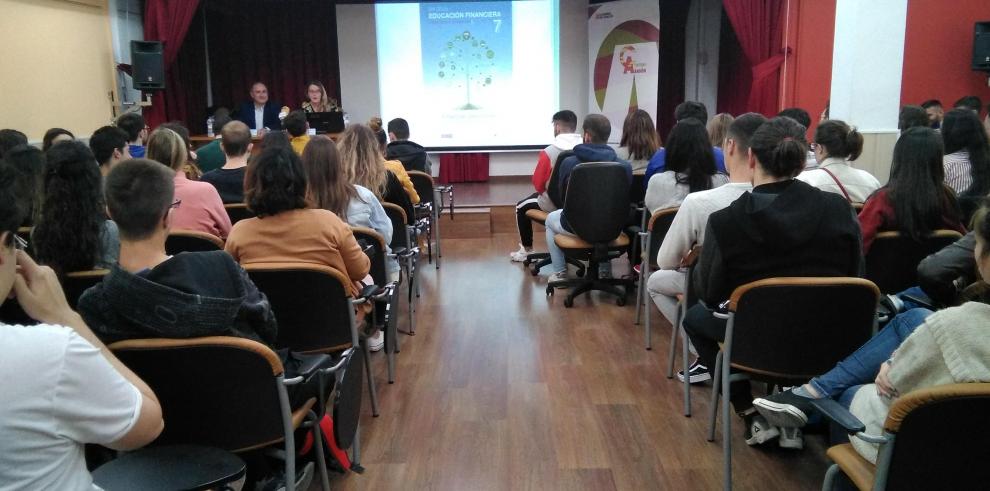 Consumo forma a más de 700 alumnos aragoneses en educación financiera en 2019