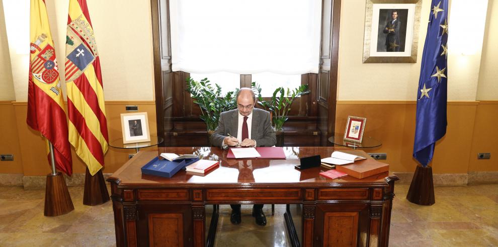 El Presidente firma la convocatoria de elecciones a las Cortes de Aragón