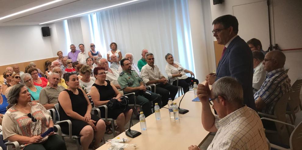 El consejero Guillén asiste en Sarrión a la apertura de un nuevo servicio para las personas mayores
