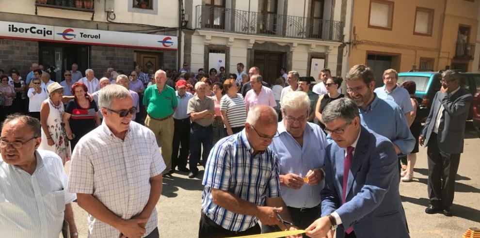 El consejero Guillén asiste en Sarrión a la apertura de un nuevo servicio para las personas mayores