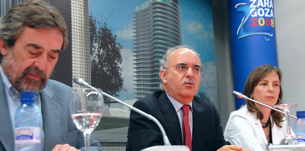 El consejero de Economía, Hacienda y Empleo, Alberto Larraz, ha asistido a la presentación del Edificio de la Torre del Agua