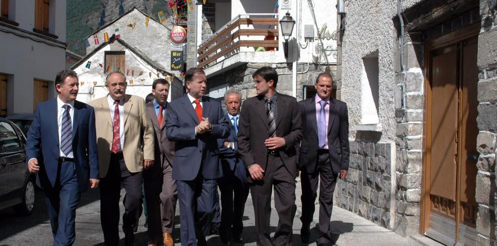 El presidente Marcelino Iglesias visita Villanúa, con motivo de las fiestas patronales