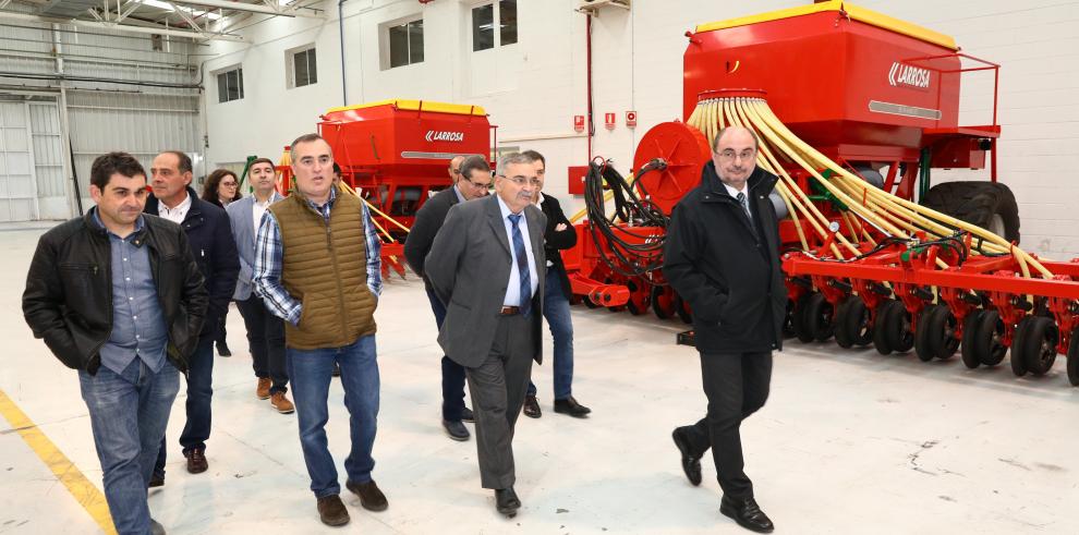 Lambán visita Larrosa Arnal, empresa fabricante de maquinaria agrícola de última generación en el Campo de Belchite desde hace casi 90 años