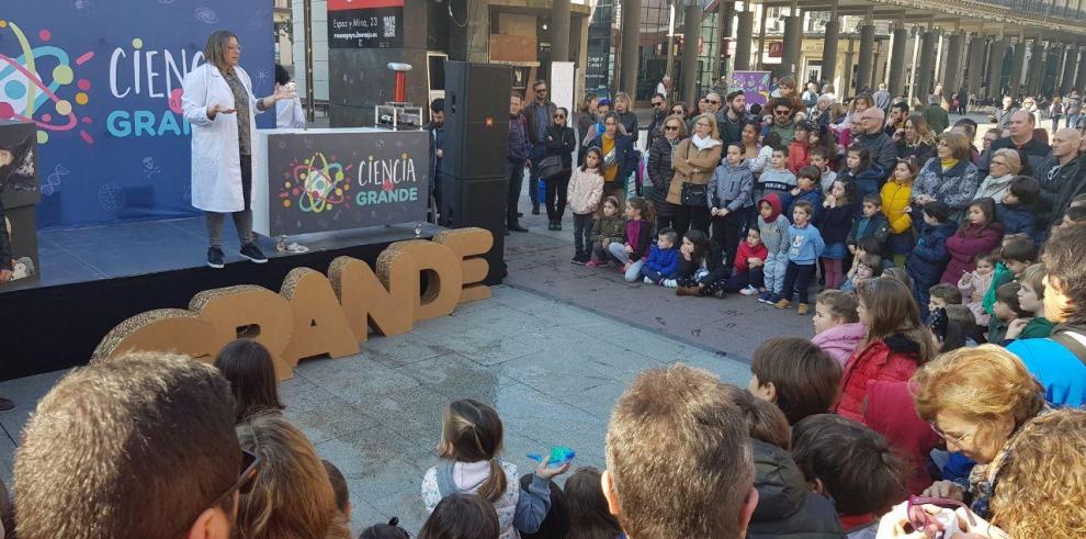 El Gobierno de Aragón saca la ciencia a la calle para acercarla a las más jóvenes