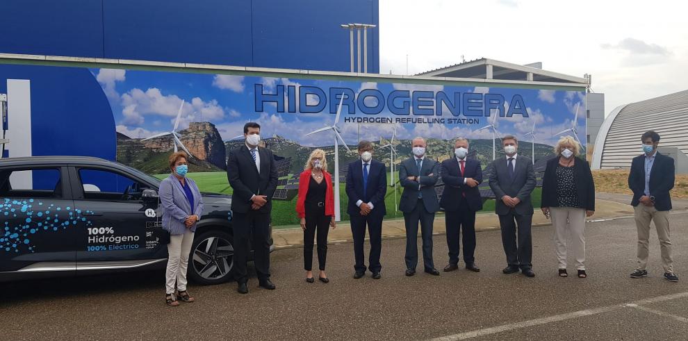 El vicepresidente del Gobierno de Aragón recibe el primer Hyundai Nexo propulsado por hidrógeno matriculado en España