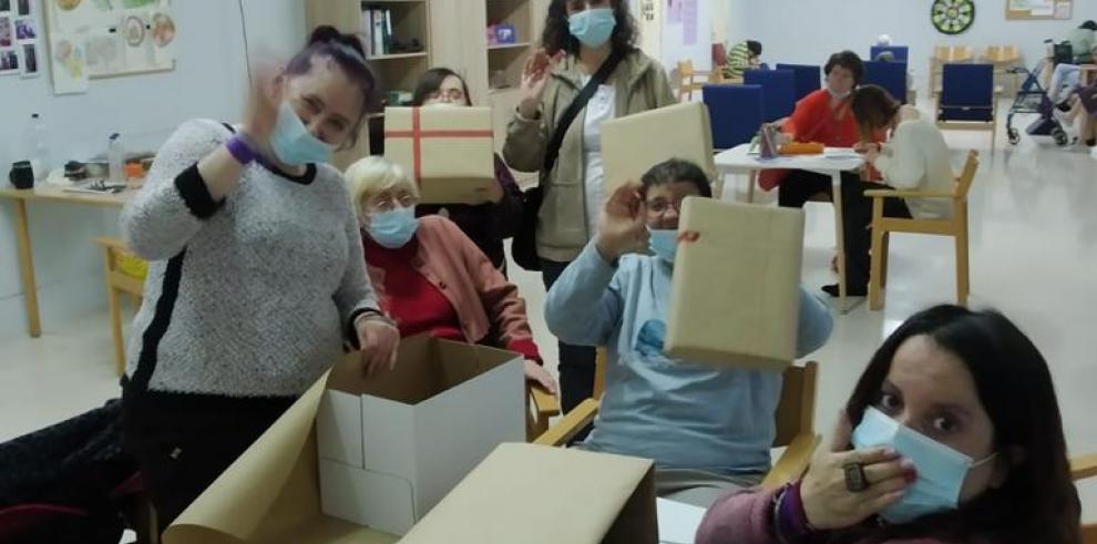 Las mujeres del centro asistencial de Calatayud se suman al proyecto de “La Caja de las Palabras Mágicas”