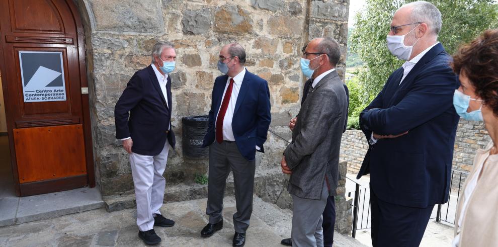 El Presidente de Aragón visita la ampliación del colegio de Aínsa, en el que se han invertido 700.000 euros, y el nuevo Centro de Arte Contemporáneo