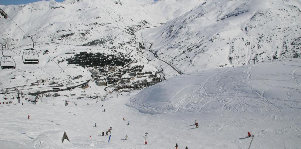 Alcanzado un acuerdo para que todas las estaciones de esquí pirenaicas abrirán a pleno rendimiento la próxima temporada
