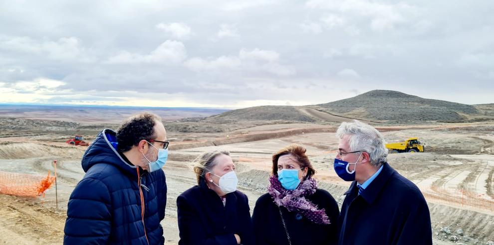 Olona recuerda en Fuentes de Ebro que, desde 2016, el Gobierno de Aragón ha comprometido 212M€ para la creación y modernización de 46.000ha de regadío