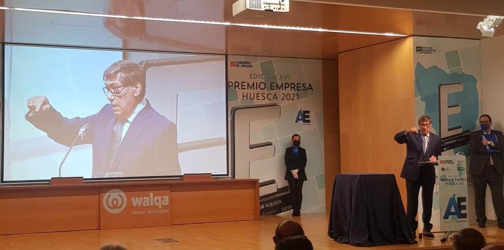 Arturo Aliaga entrega el Premio Empresa Huesca 2021 a la empresa Litera Meat de Binéfar
