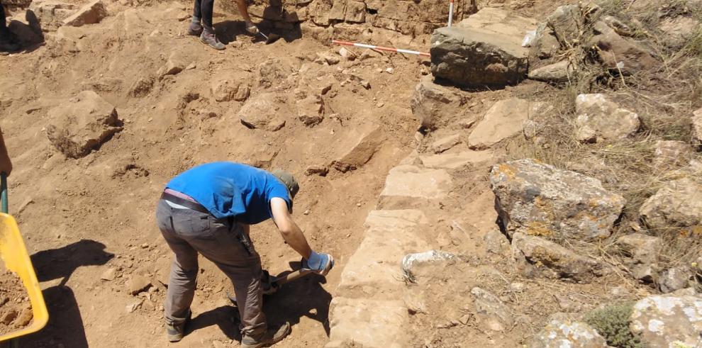 Los trabajos en el yacimiento de Aratis comienzan a descubrir la muralla de la ciudad celtíbera