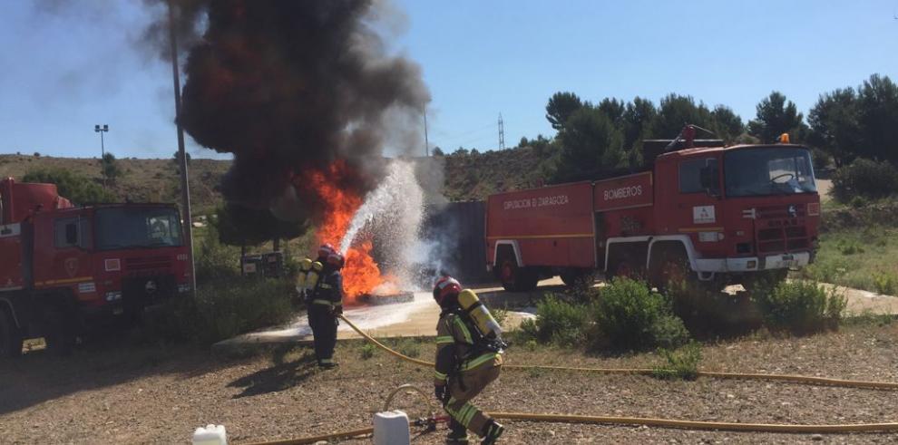 La Academia Aragonesa de Bomberos forma a los 36 futuros oficiales del servicio de extinción de incendios de la DPH