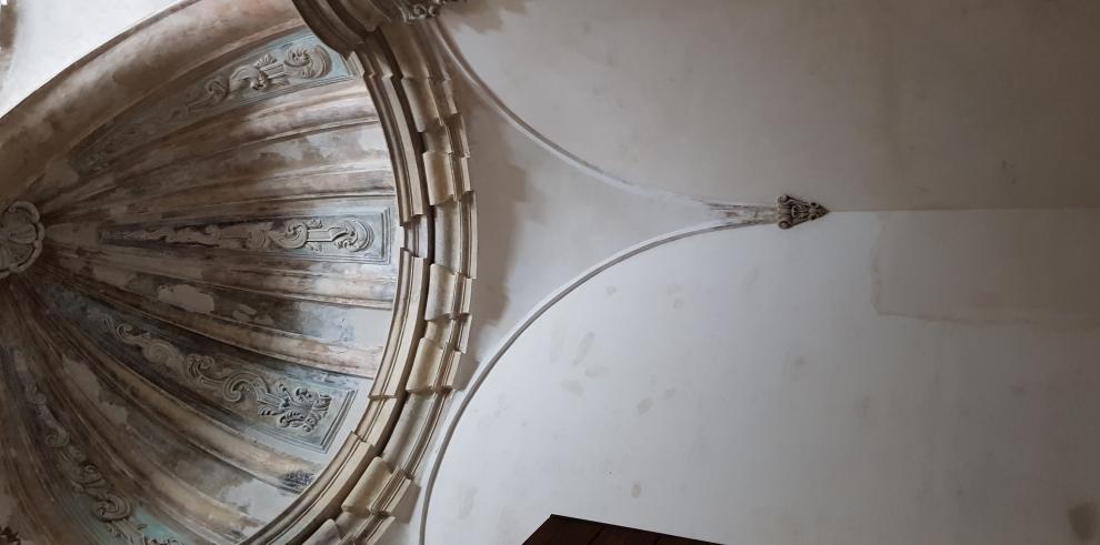 El consejero Felipe Faci visita la capilla de la Inmaculada de Sijena, la última instancia restaurada del Monasterio de Sijena