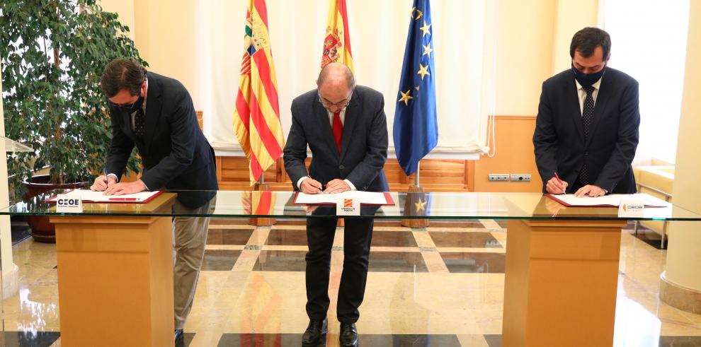 El Gobierno de Aragón y la CEOE colaboran en materia 