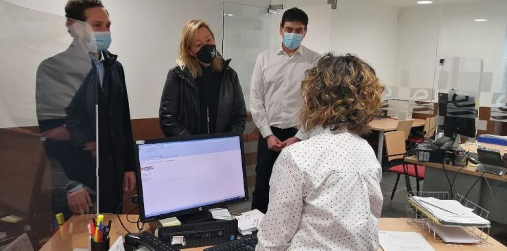 Gastón visita la nueva oficina del INAEM en Monzón, “ejemplo de colaboración entre administraciones”