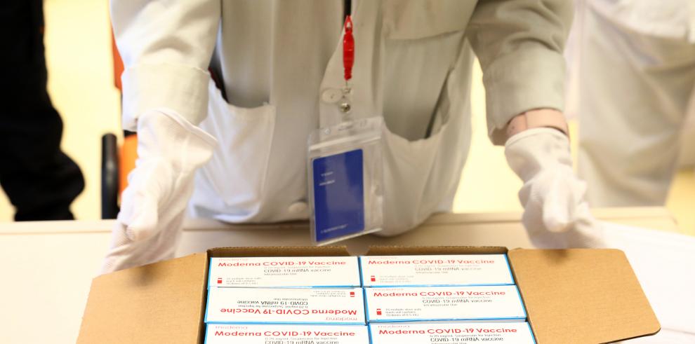 Las primeras vacunas del laboratorio Moderna ya están en el Hospital Clínico