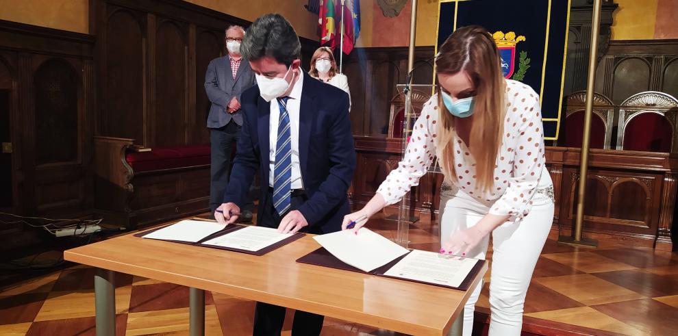 El Gobierno de Aragón y el Ayuntamiento de Huesca suman esfuerzos para hacer de la capital oscense un referente nacional en materia de montaña y nieve 
