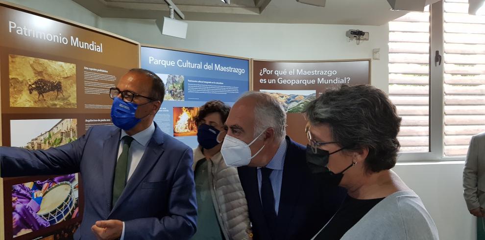 El Gobierno de Aragón difunde la actividad de los geoparques mundiales a través de una exposición itinerante