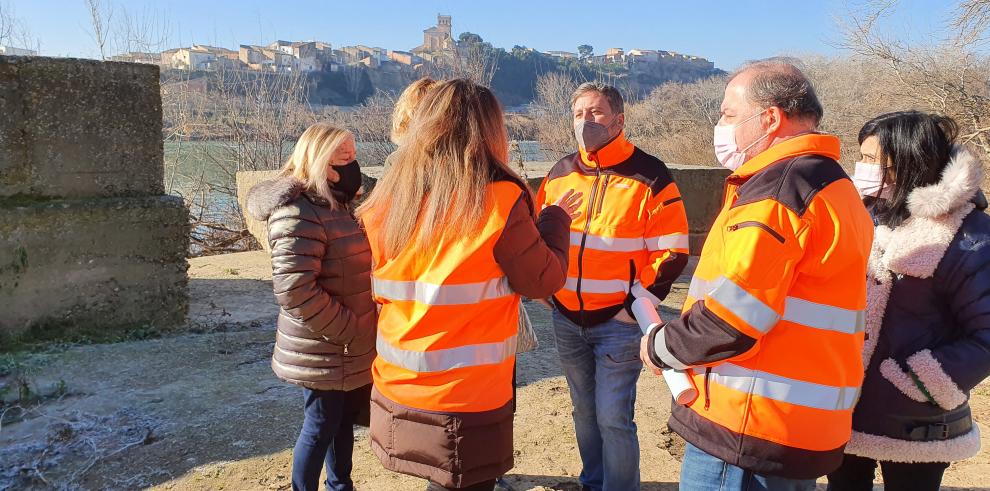 Soro visita en Gallur las obras de reparación de los desperfectos provocados en la carretera tras la crecida extraordinaria del Ebro