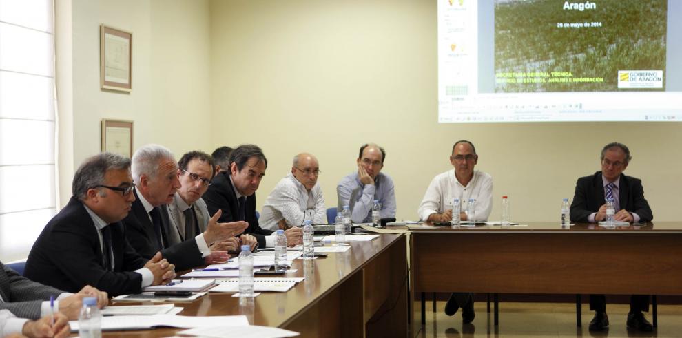 Modesto Lobón aborda junto al sector la situación de sequía actual y la puesta en marcha de medidas paliativas