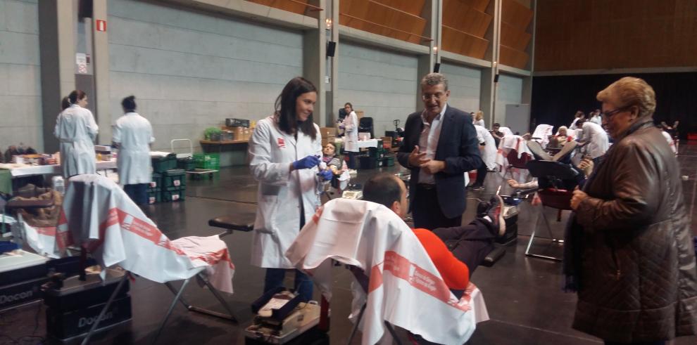 El consejero de Sanidad ha visitado la XV edición del Maratón de donaciones Operación Sana
