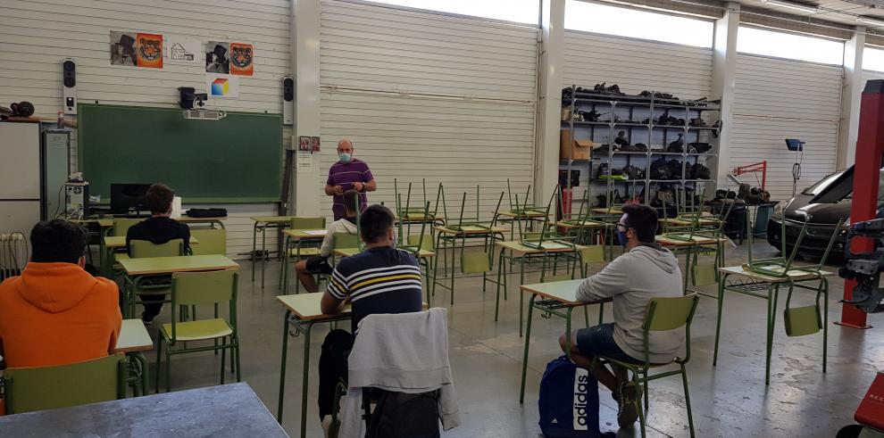 Felipe Faci visita el IES Segundo de Chomón en el primer día de clase de Secundaria