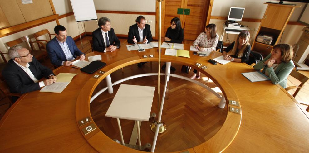El Grupo de Trabajo “Estudio Doing Business Aragón” firma sus compromisos para facilitar el inicio de la actividad de pymes industriales 