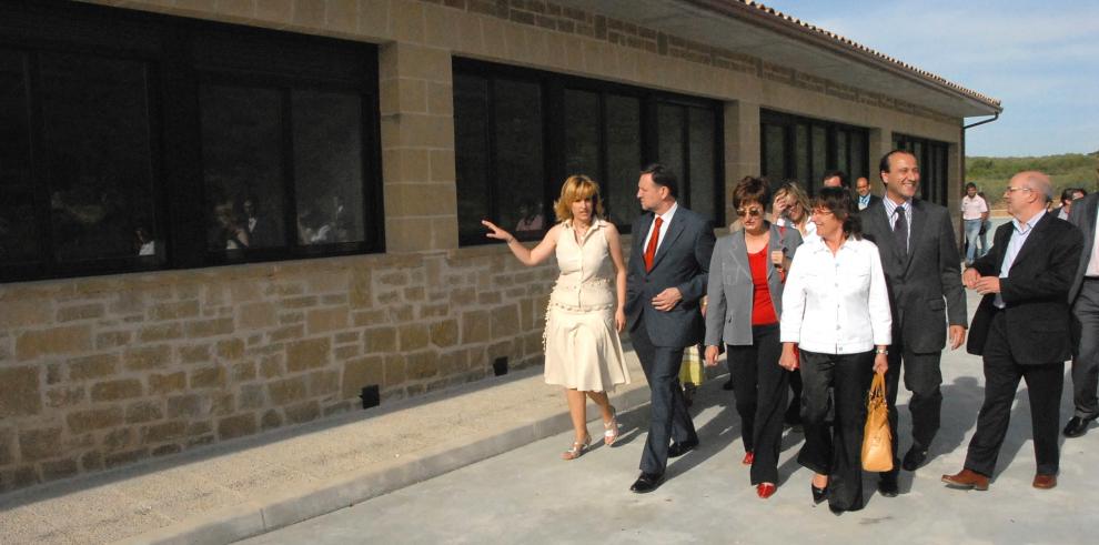 Elpresidente del Gobierno de Aragón, Marcelino Iglesias, ha visitado hoy en Alpartir el Colegio Público Ramón y Cajal