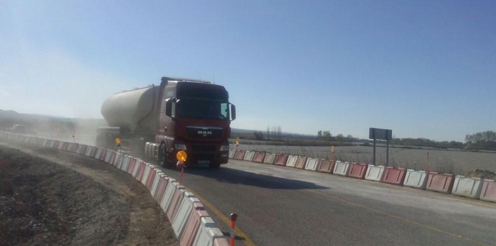 Se culmina el paso provisional en la A-1107 en Pina lo que permite reanudar el tráfico  en esta carretera tras la crecida del río Ebro