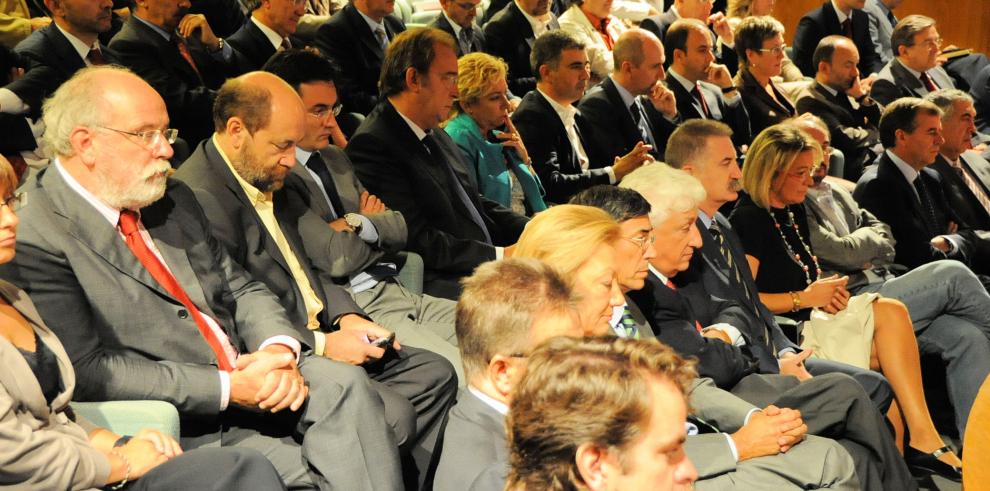 Fotografías de la intervención del presidente de Aragón en el debate de política general o del estado de la Comunidad Autónoma 2009