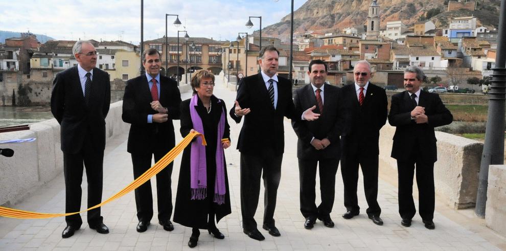 El Presidente de Aragón ha inaugurado las obras de rehabilitación del puente medieval y de la iglesia parroquial de Ballobar (Huesca)
