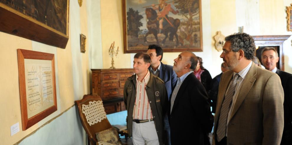 Rogelio Silva inaugura una exposición organizada por la Comarca del Maestrazgo con obras de Dalí, Tapies y Barceló, entre otros