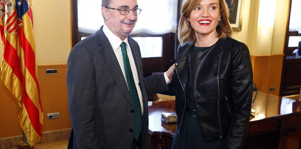 Lambán recibe a la nueva delegada del Gobierno en Aragón, Pilar Alegría