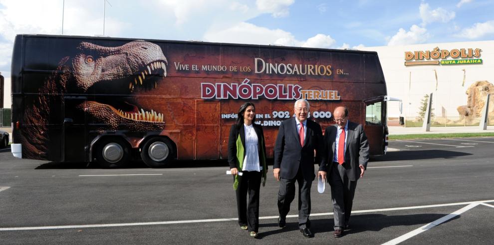 Un autobús promocionará Dinópolis en 20 provincias españolas durante este verano