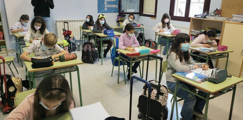 El Gobierno de Aragón dota de un acceso seguro y de calidad a internet a 322 centros educativos y anuncia una nueva inversión de 4,2 millones para completar el despliegue