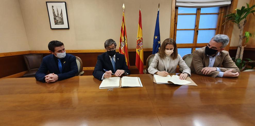 Aliaga rubrica la adjudicación de la gestión de la Hospedería de La Iglesuela del Cid, en la que se ha invertido casi medio millón de euros