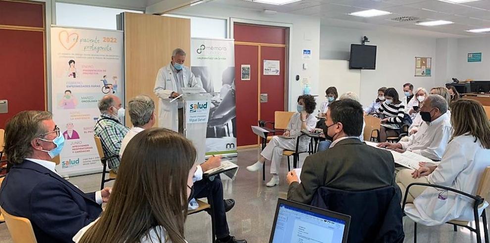 El gerente del sector Luis Callén abre la sesión de humanización de la atención sanitaria al ictus celebrada en el Servet.