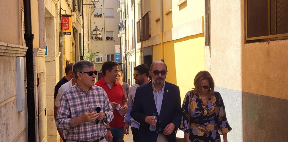 El presidente Javier Lambán, acompañado por la consejera Mayte Pérez, en su visita a Teruel