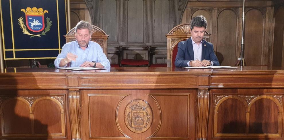 Firma de convenio para la creación de la Oficina de Vivienda en Huesca